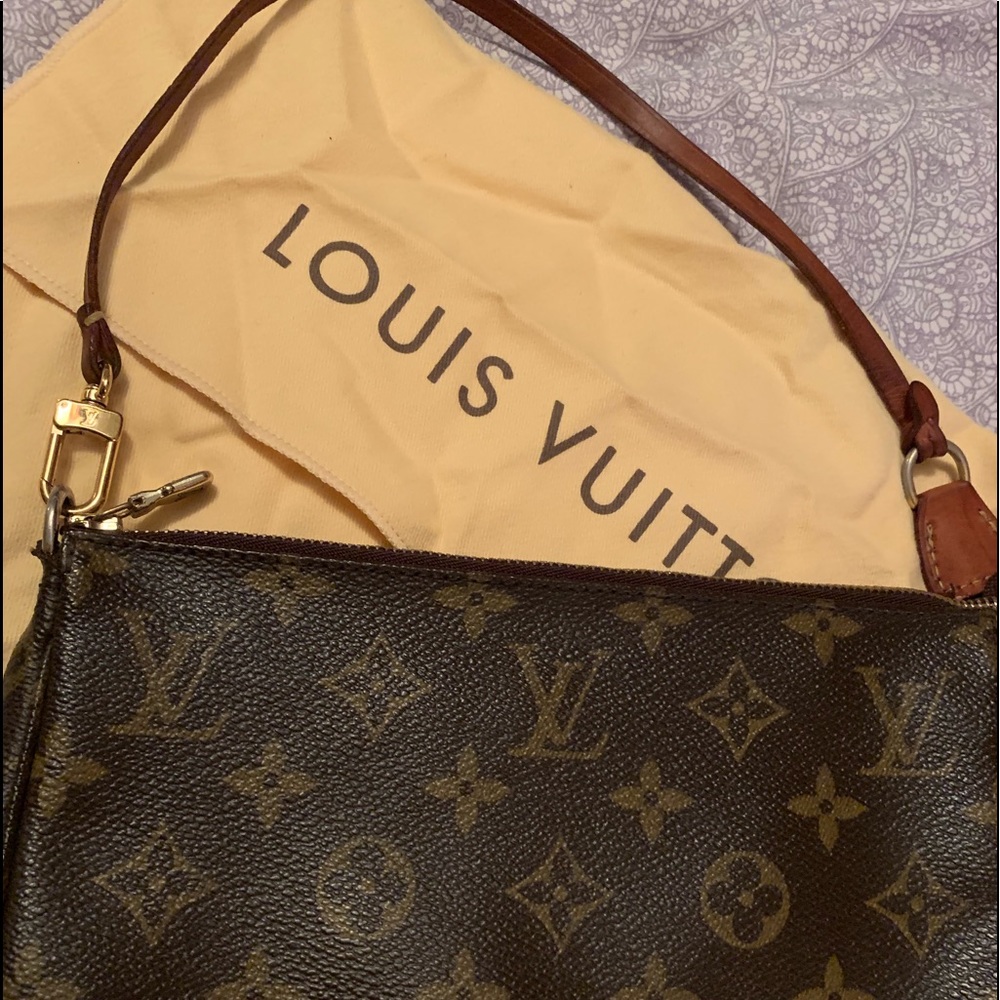 Monogram Louis Vuitton pochette